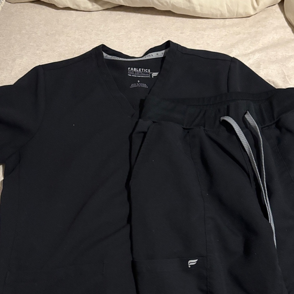 Fabletics women scrub set - black